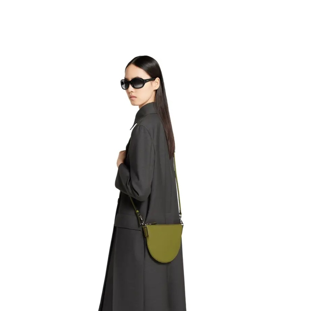 [GUCCI] 구찌 B 더블 락 바디 미니 솔더백 824529 - Gucci Double Lock Body Mini Bag 23 x 18.5 x 2 cm