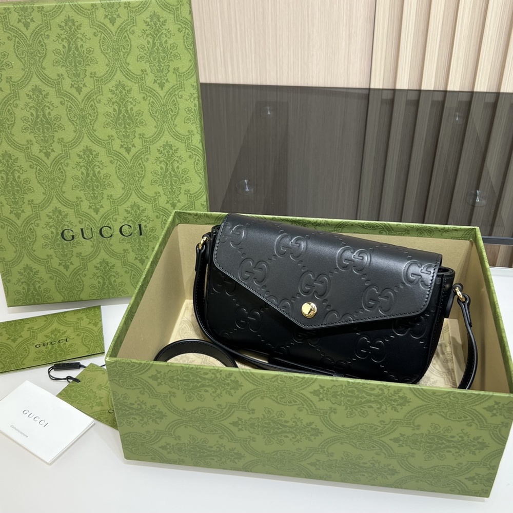 [GUCCI] 구찌 GG 수퍼 미니 숄더백 772794  21 x 13.5 x 3 cm