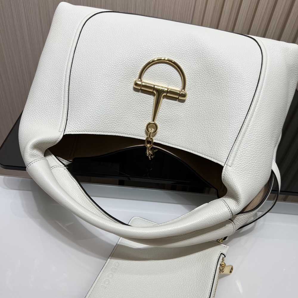 [GUCCI] 구찌 소프트빗 맥시 숄더백 837466 가로 46cm, 세로 26cm, 폭 16cm