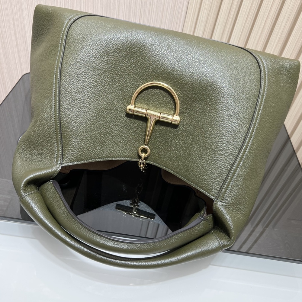 [GUCCI] 구찌 소프트빗 맥시 숄더백 837466 가로 46cm, 세로 26cm, 폭 16cm