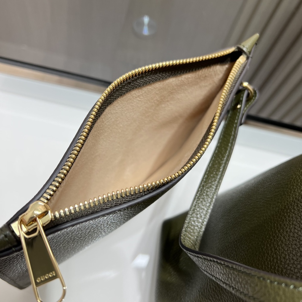 [GUCCI] 구찌 소프트빗 맥시 숄더백 837466 가로 46cm, 세로 26cm, 폭 16cm