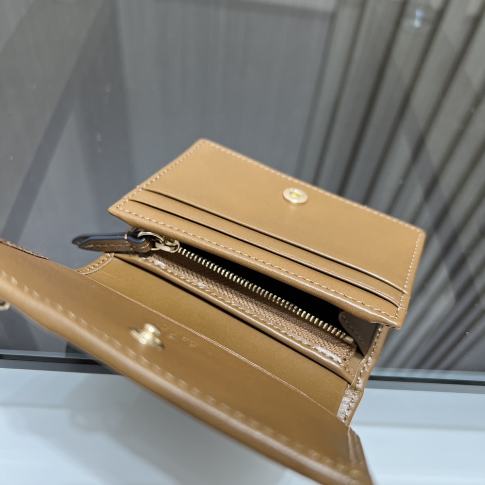 [GUCCI] 구찌 GG 마몽' 시리즈 GG Emblem 가로 11cm X 세로 8.5cm X 폭 3cm