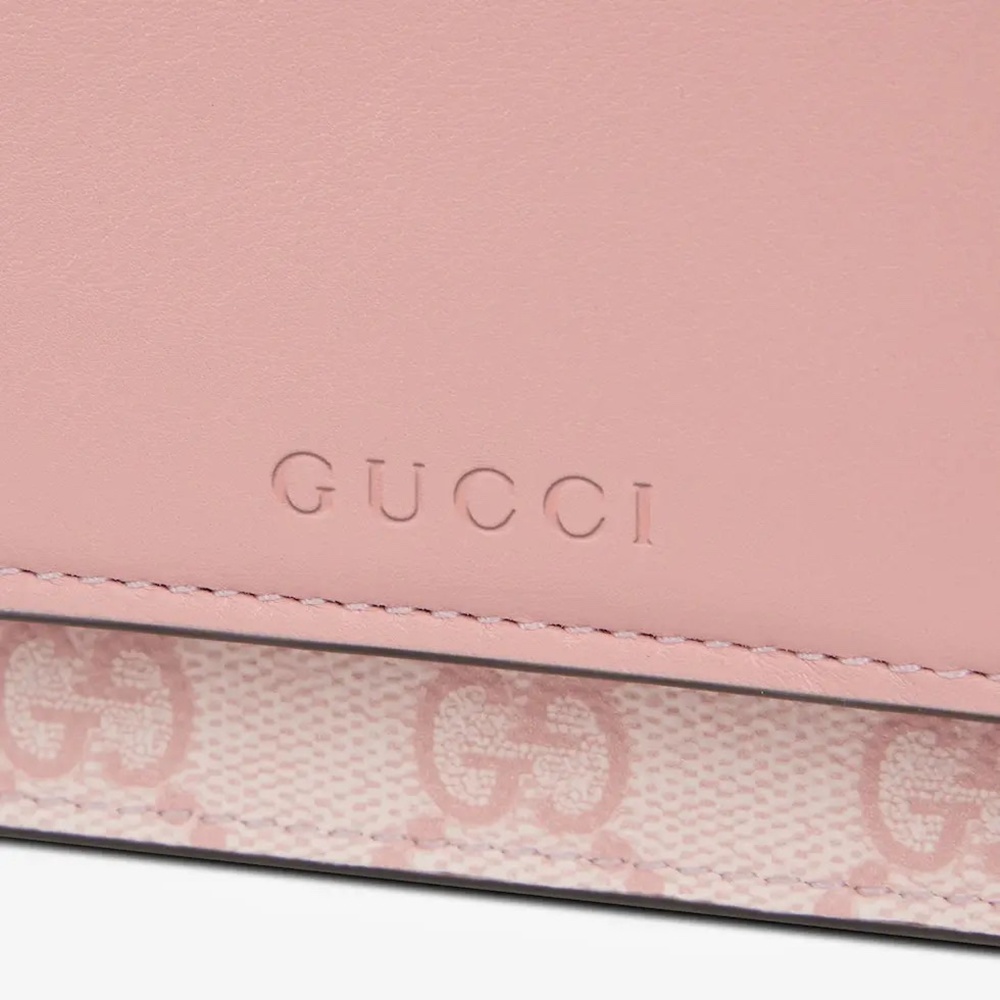 [GUCCI] 구찌 라이트 GG 엠블럼 체인 지갑 가로 20cm x 세로 13cm x 너비 4cm