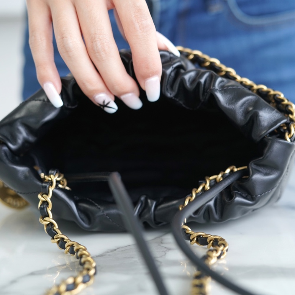 [CHANEL] CHANEL TWOTOW BAG - 샤넬 22백 샤이니 미니 체인백 숄더백 20cm x 19cm x 6cm 스몰 미듐 라지