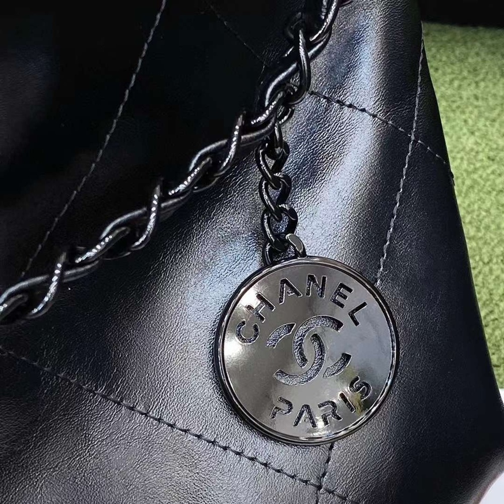 [CHANEL] CHANEL TWOTOW BAG - 샤넬 22백 샤이니 카프스킨 퀼팅 스몰 체인백 숄더백 35 cm