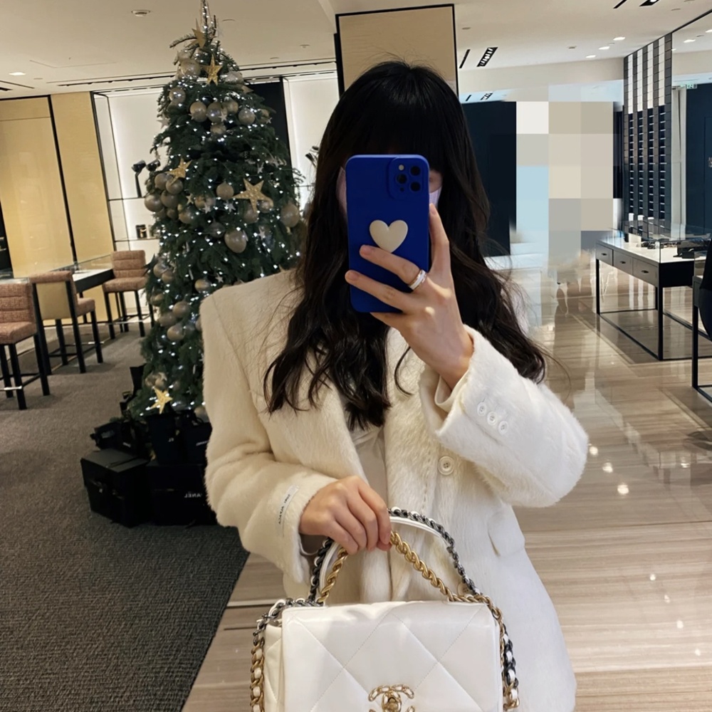 [CHANEL] 샤넬 19백 미디움 플랩백 26cm x 16cm x 9 cm