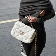 [CHANEL] 샤넬 19백 미디움 플랩백 26cm x 16cm x 9 cm