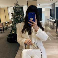 [CHANEL] 샤넬 19백 미디움 플랩백 26cm x 16cm x 9 cm