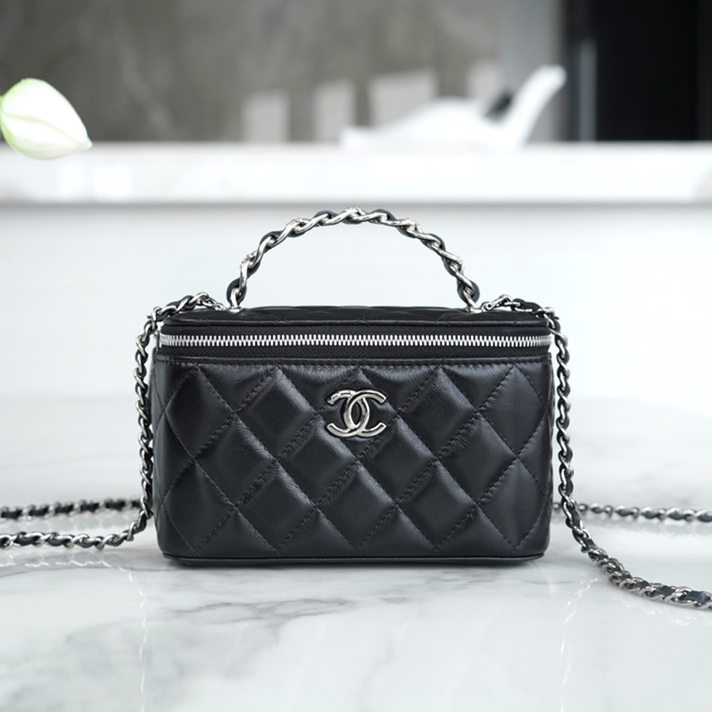 [CHANEL] 샤넬 CHANEL 샤넬 램스킨 코스메틱 케이스 체인백 9.5 x 17 x 8 cm