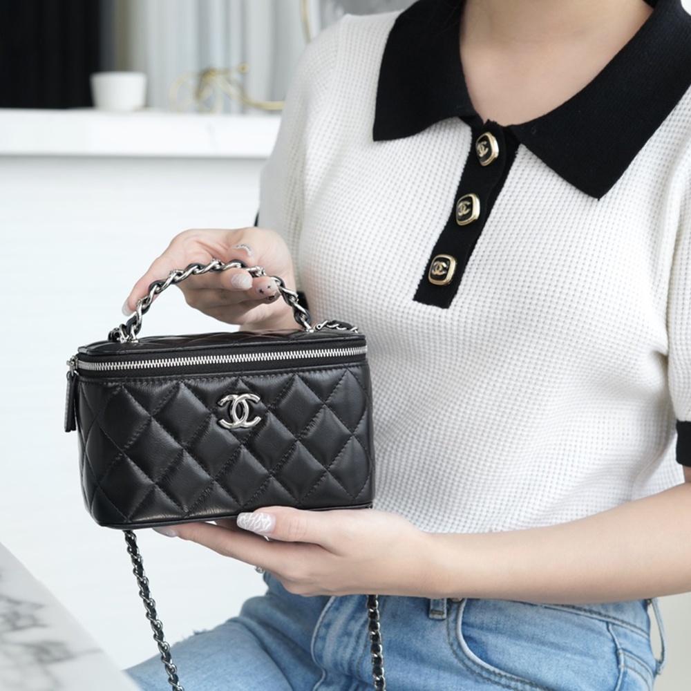 [CHANEL] 샤넬 CHANEL 샤넬 램스킨 코스메틱 케이스 체인백 9.5 x 17 x 8 cm