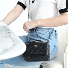 [CHANEL] 샤넬 CHANEL 샤넬 램스킨 코스메틱 케이스 체인백 9.5 x 17 x 8 cm