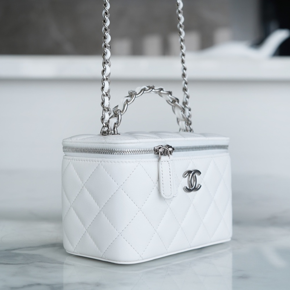 [CHANEL] 샤넬 CHANEL 샤넬 램스킨 코스메틱 케이스 체인백 9.5 x 17 x 8 cm