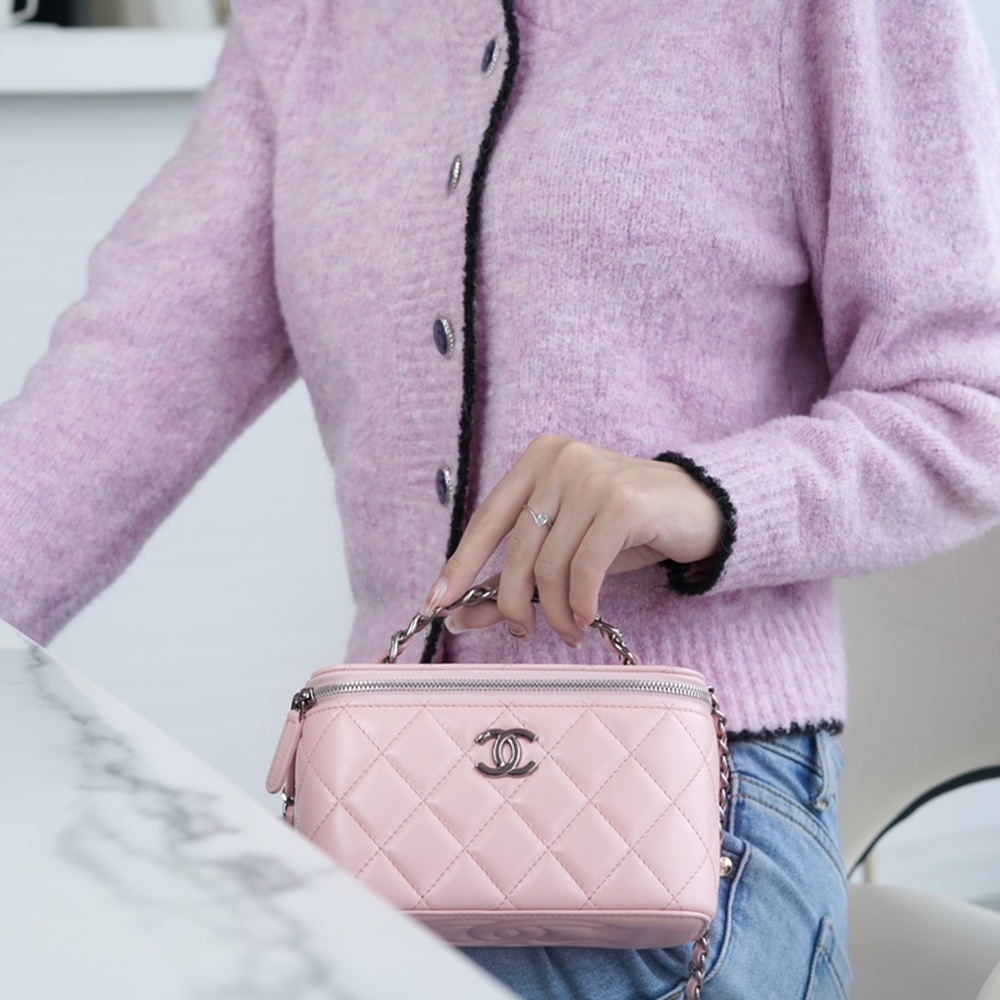 [CHANEL] 샤넬 CHANEL 샤넬 램스킨 코스메틱 케이스 체인백 9.5 x 17 x 8 cm