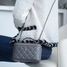 [CHANEL] 샤넬 CHANEL 샤넬 램스킨 코스메틱 케이스 체인백 9.5 x 17 x 8 cm