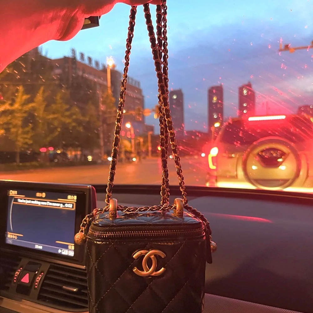 [CHANEL] 샤넬 코스메틱 미니 케이스 캐비어 체인백 11 x 8.5 cm