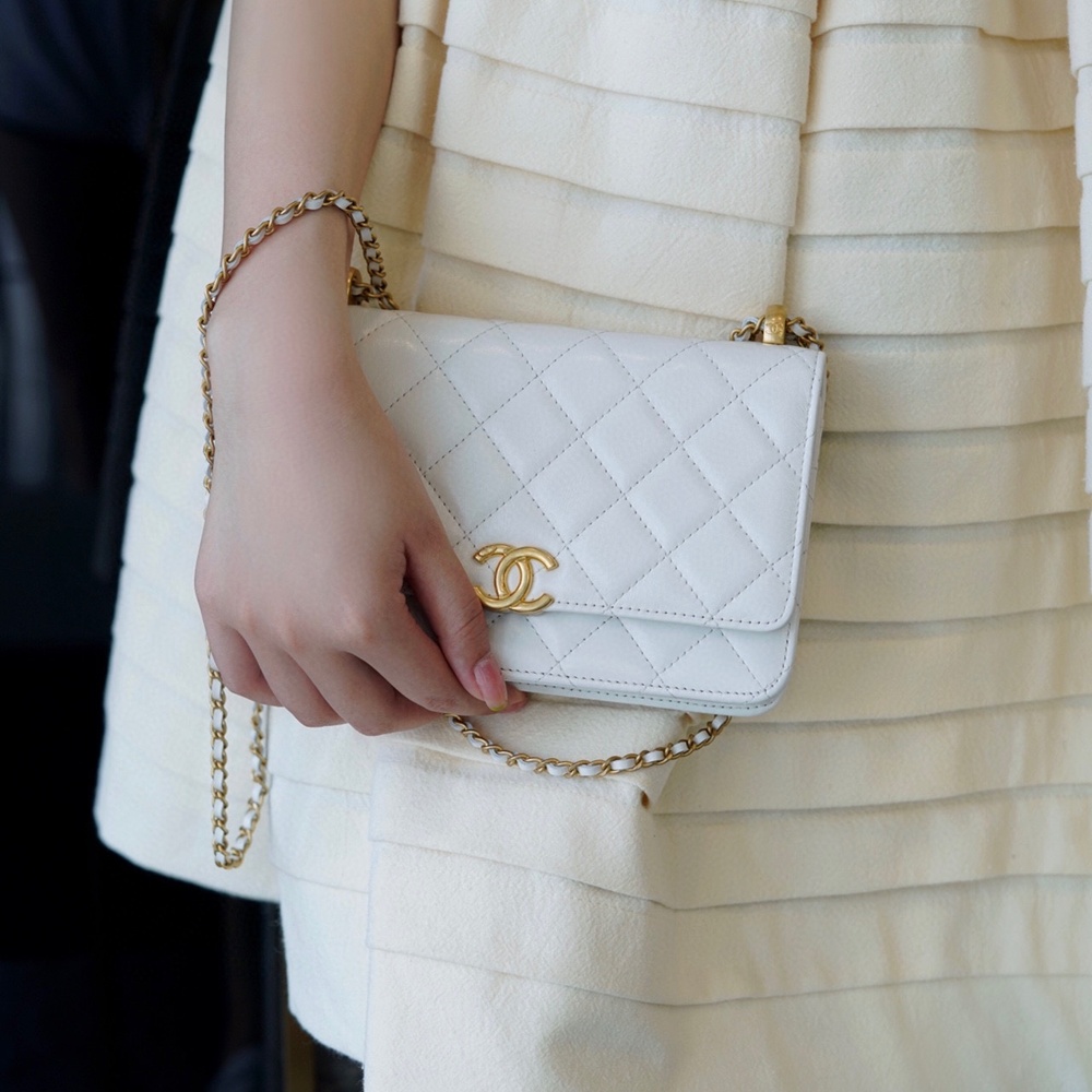 [CHANEL] CHANEL - 샤넬 logo 크로스 WOC 클래식 COCO체인 가로 19.5cm 세로 12cm 폭 4 cm