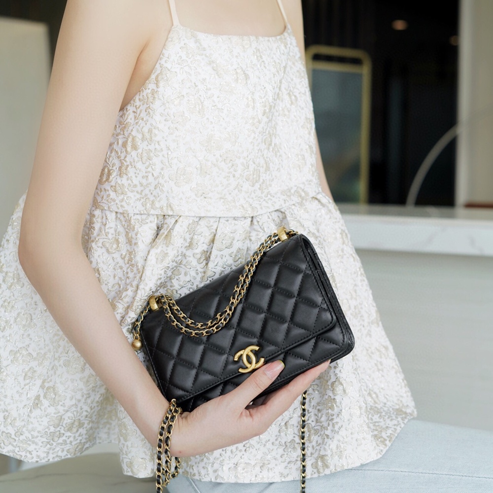 [CHANEL] CHANEL - 샤넬 logo 크로스 WOC 클래식 COCO체인 가로 19.5cm 세로 12cm 폭 4 cm