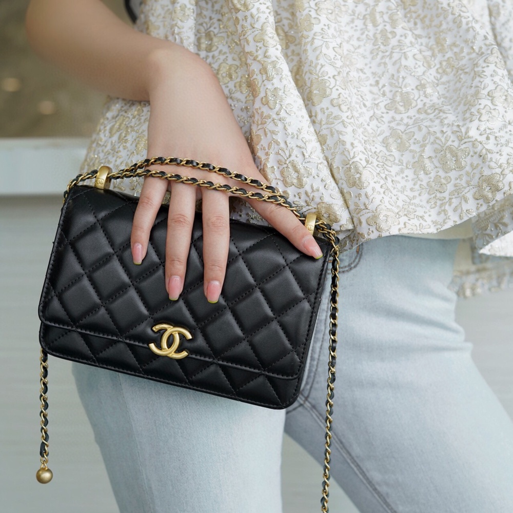 [CHANEL] CHANEL - 샤넬 logo 크로스 WOC 클래식 COCO체인 가로 19.5cm 세로 12cm 폭 4 cm