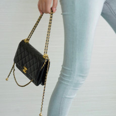 [CHANEL] CHANEL - 샤넬 logo 크로스 WOC 클래식 COCO체인 가로 19.5cm 세로 12cm 폭 4 cm