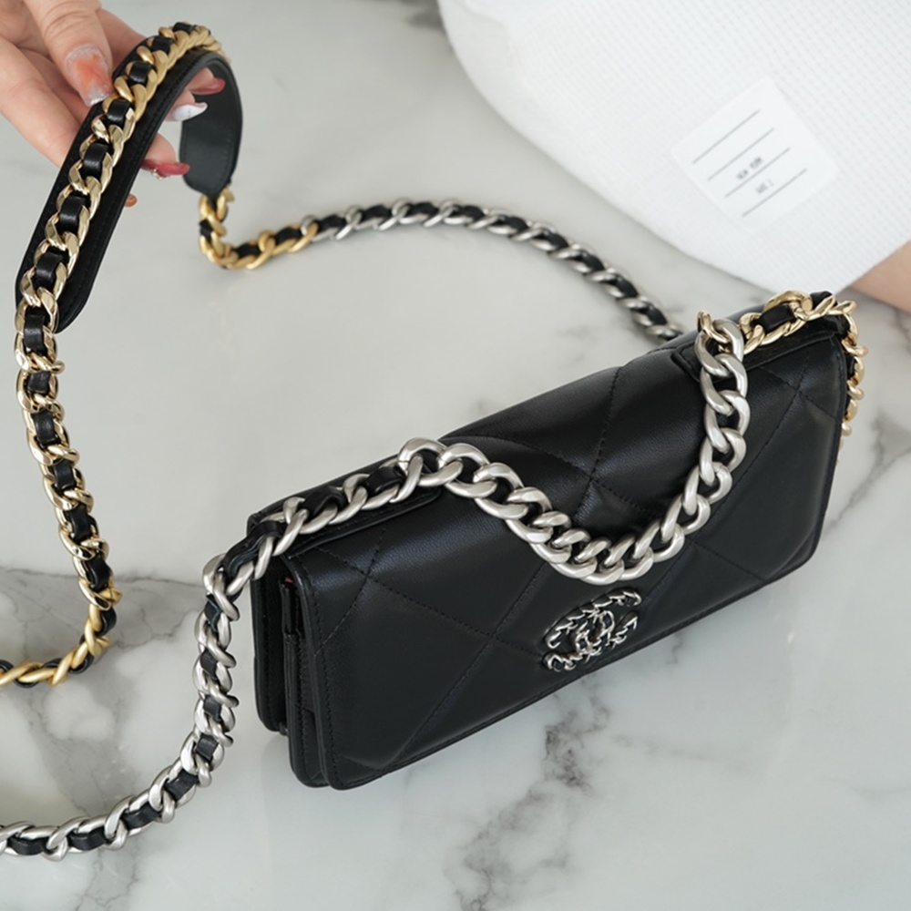 [CHANEL] CHANEL - 샤넬 logo 크로스 WOC 클래식 COCO체인 가로 19.5cm 세로 12cm 폭 4 cm