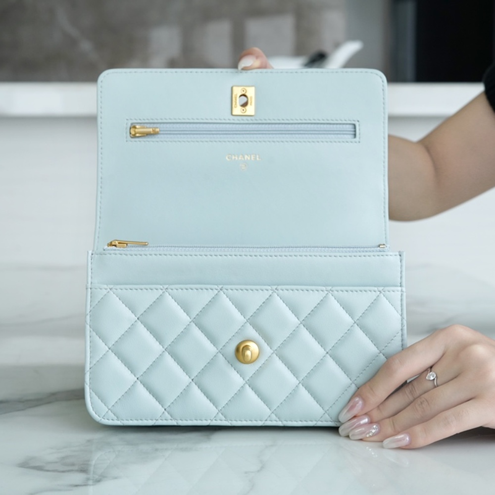 [CHANEL] CHANEL - 샤넬 logo 크로스 WOC 클래식 COCO체인 가로 19.5cm 세로 12cm 폭 4 cm