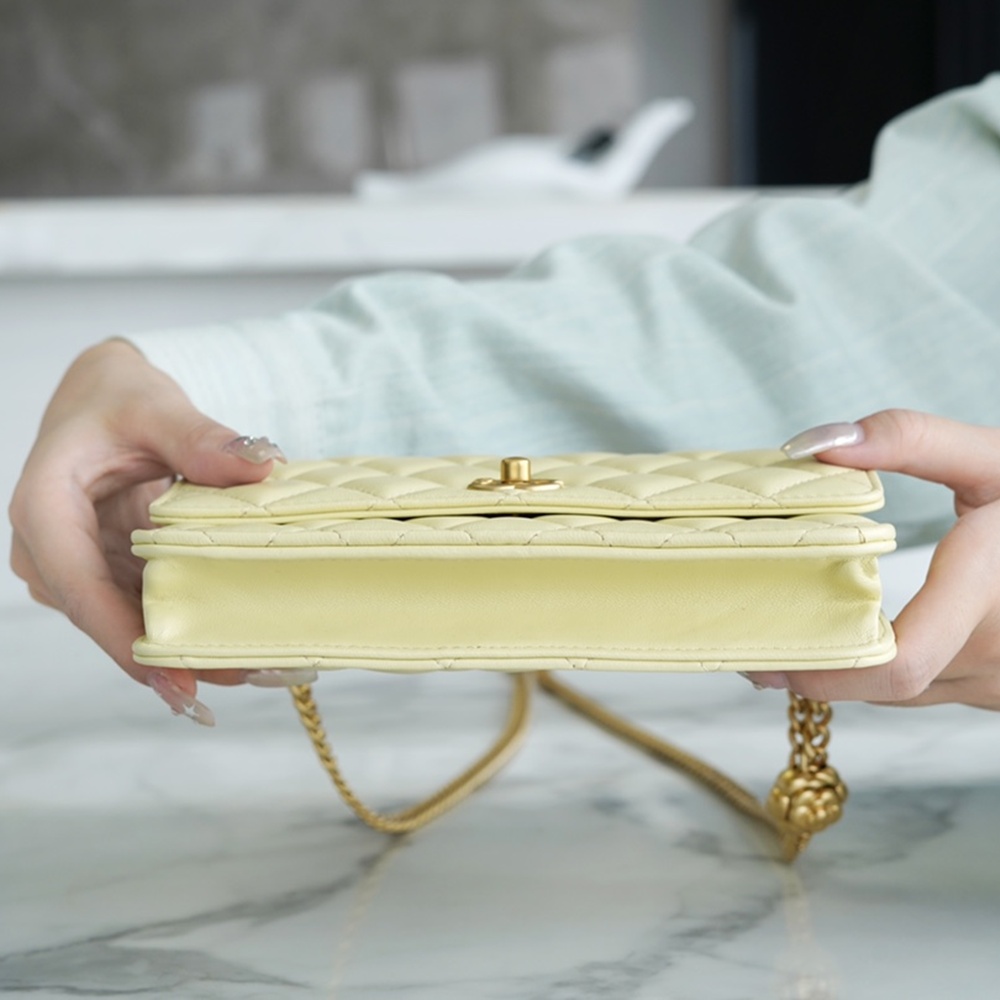 [CHANEL] CHANEL - 샤넬 logo 크로스 WOC 클래식 COCO체인 가로 19.5cm 세로 12cm 폭 4 cm