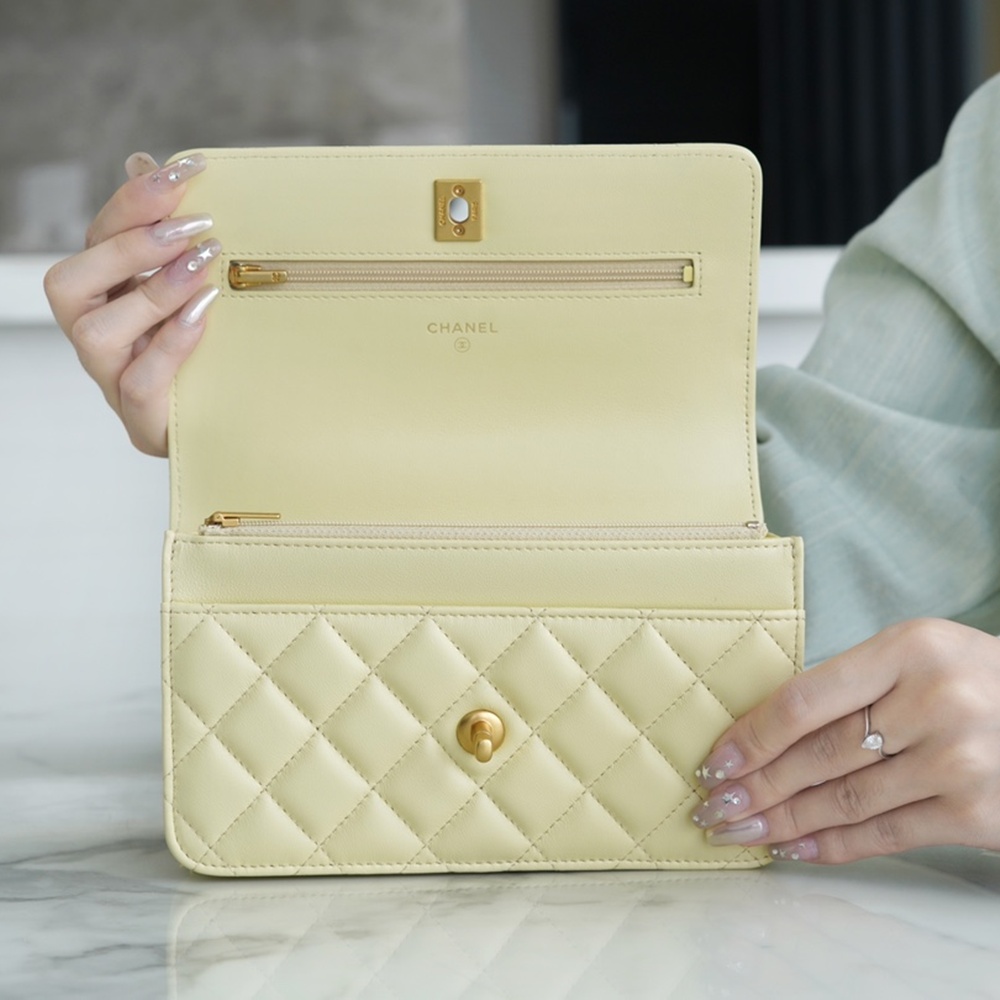 [CHANEL] CHANEL - 샤넬 logo 크로스 WOC 클래식 COCO체인 가로 19.5cm 세로 12cm 폭 4 cm