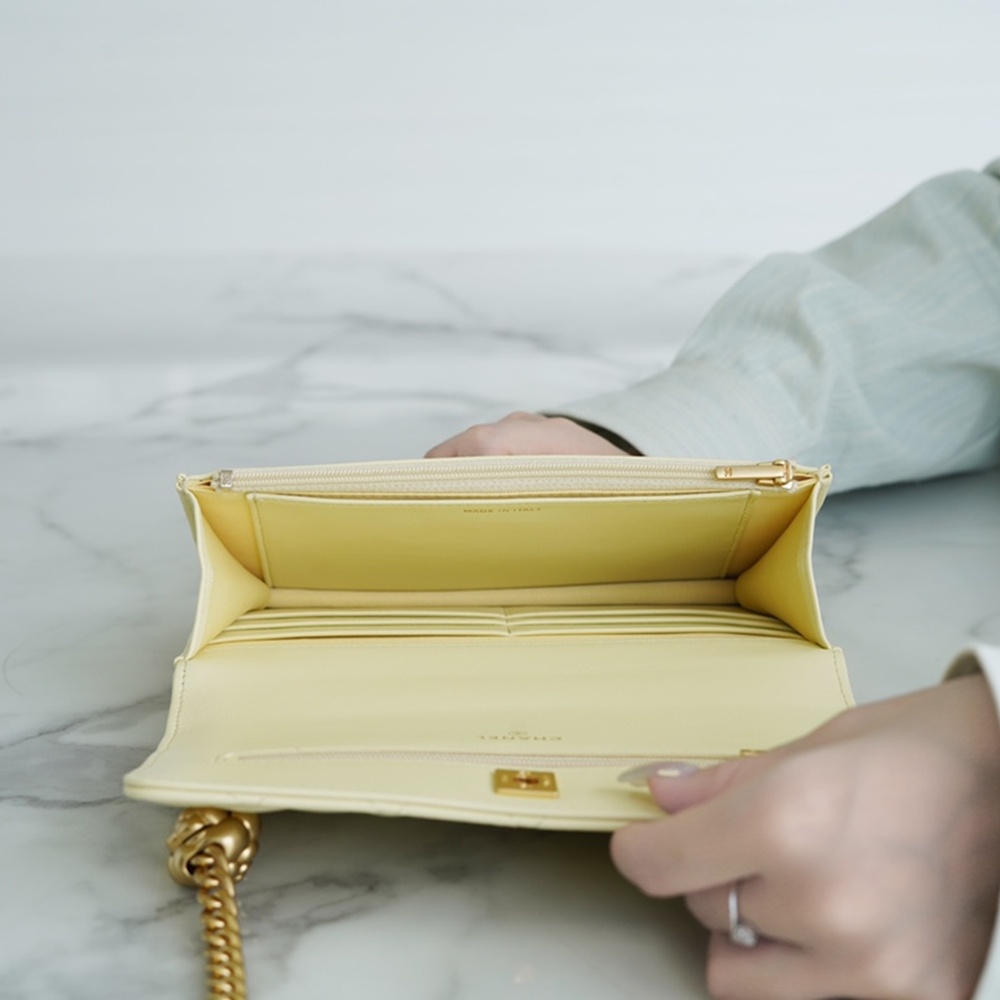 [CHANEL] CHANEL - 샤넬 logo 크로스 WOC 클래식 COCO체인 가로 19.5cm 세로 12cm 폭 4 cm