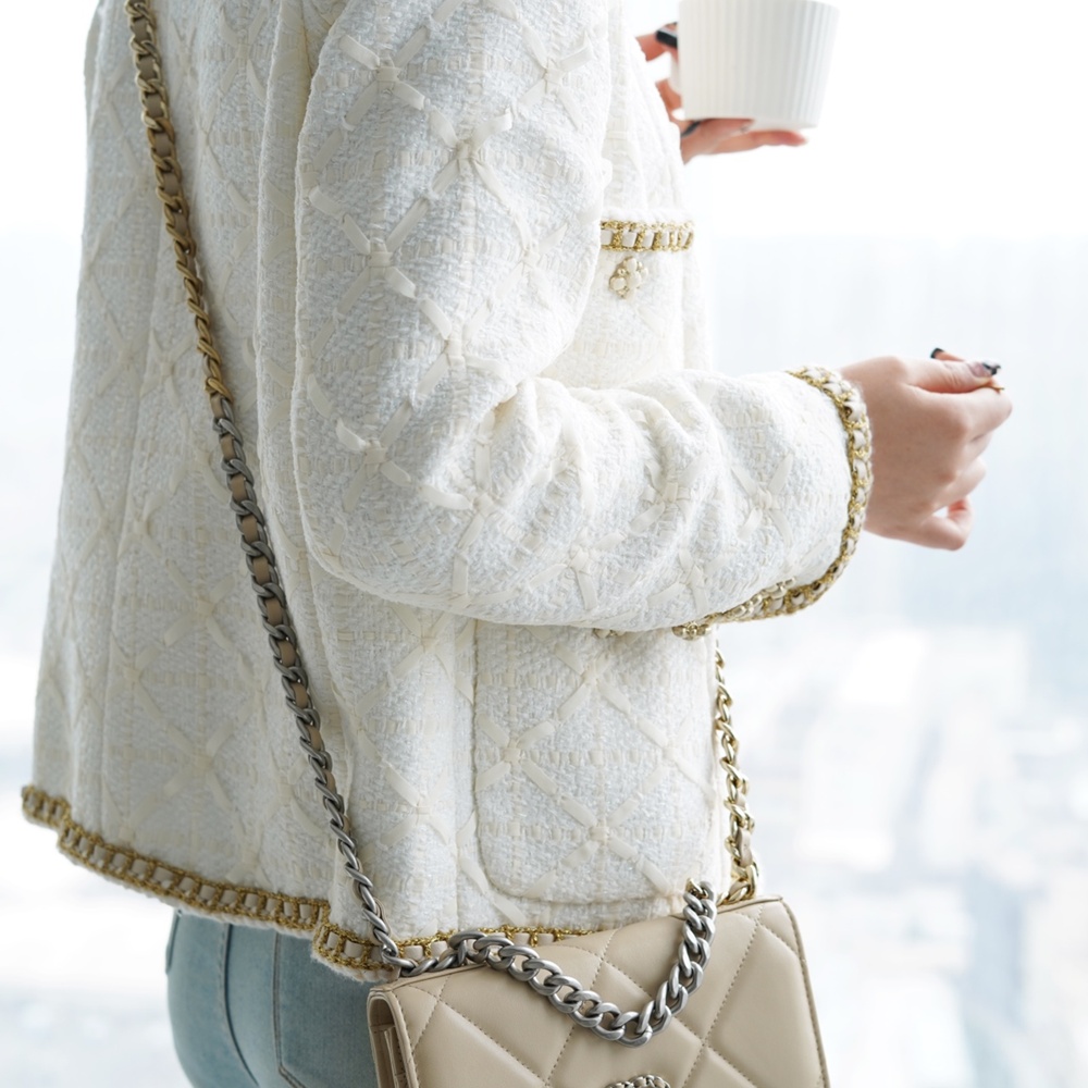 [CHANEL] CHANEL - 샤넬 logo 크로스 WOC 클래식 COCO체인 가로 19.5cm 세로 12cm 폭 4 cm