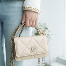 [CHANEL] CHANEL - 샤넬 logo 크로스 WOC 클래식 COCO체인 가로 19.5cm 세로 12cm 폭 4 cm