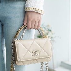 [CHANEL] CHANEL - 샤넬 logo 크로스 WOC 클래식 COCO체인 가로 19.5cm 세로 12cm 폭 4 cm
