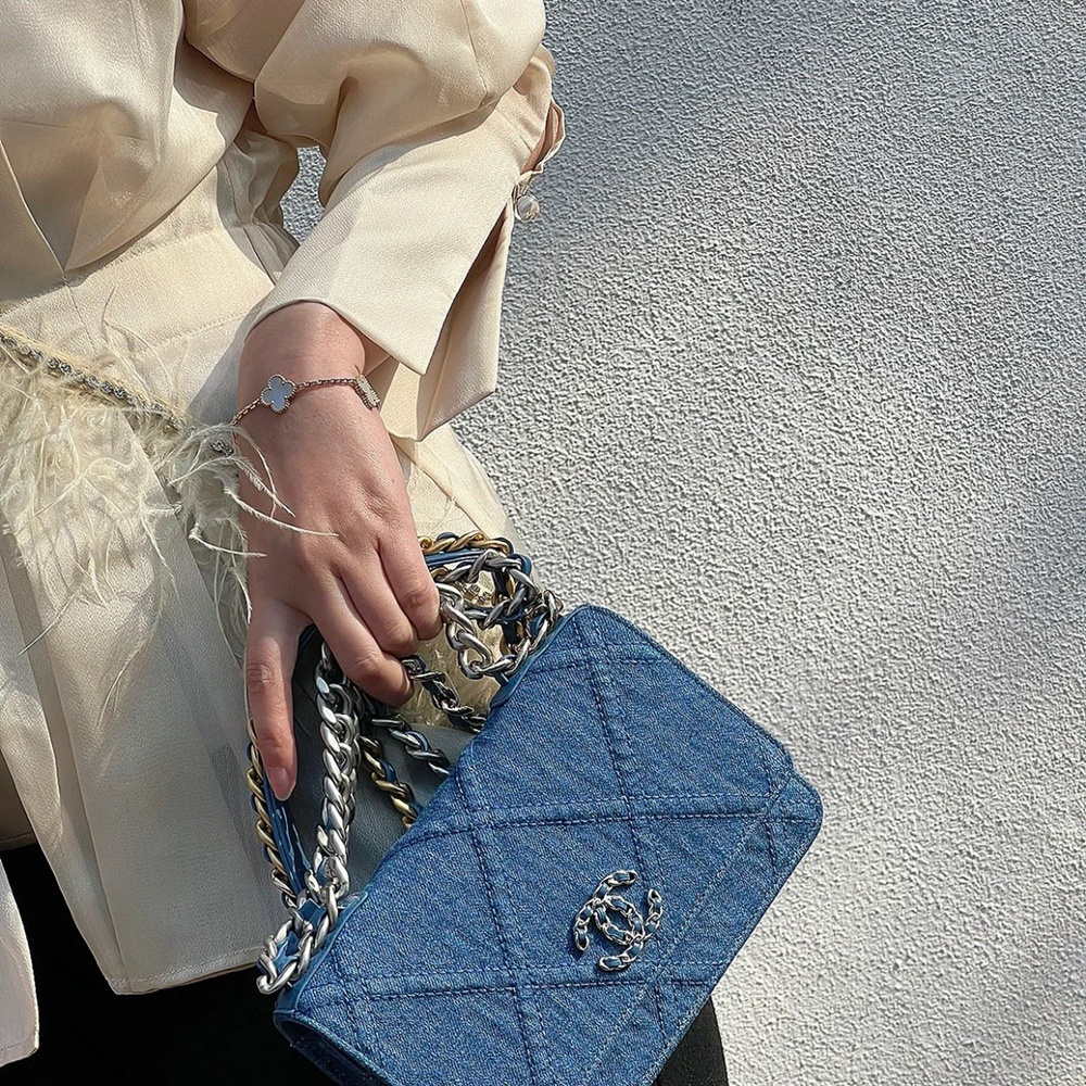 [CHANEL] CHANEL - 샤넬 logo 크로스 WOC 클래식 COCO체인 가로 19.5cm 세로 12cm 폭 4 cm