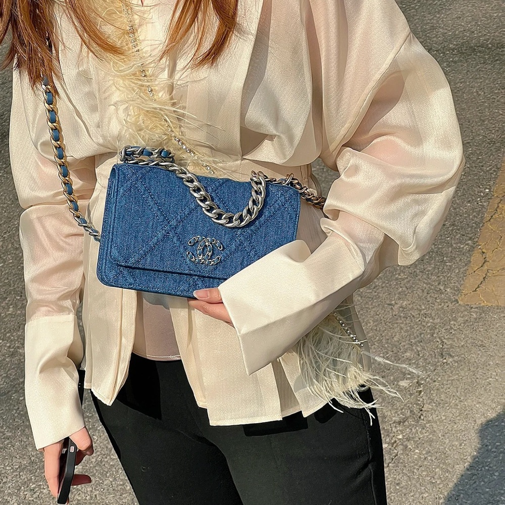 [CHANEL] CHANEL - 샤넬 logo 크로스 WOC 클래식 COCO체인 가로 19.5cm 세로 12cm 폭 4 cm