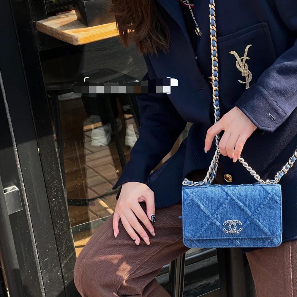 [CHANEL] CHANEL - 샤넬 logo 크로스 WOC 클래식 COCO체인 가로 19.5cm 세로 12cm 폭 4 cm