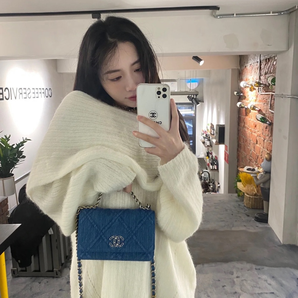 [CHANEL] CHANEL - 샤넬 logo 크로스 WOC 클래식 COCO체인 가로 19.5cm 세로 12cm 폭 4 cm