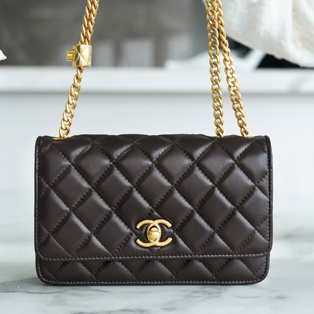 [CHANEL] CHANEL - 샤넬 logo 크로스 WOC 클래식 COCO체인 가로 19.5cm 세로 12cm 폭 4 cm