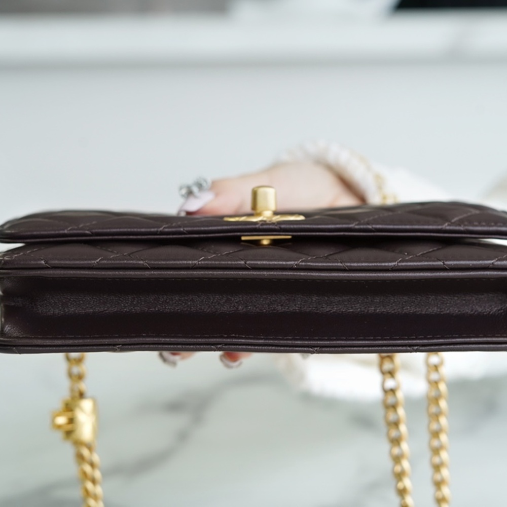 [CHANEL] CHANEL - 샤넬 logo 크로스 WOC 클래식 COCO체인 가로 19.5cm 세로 12cm 폭 4 cm