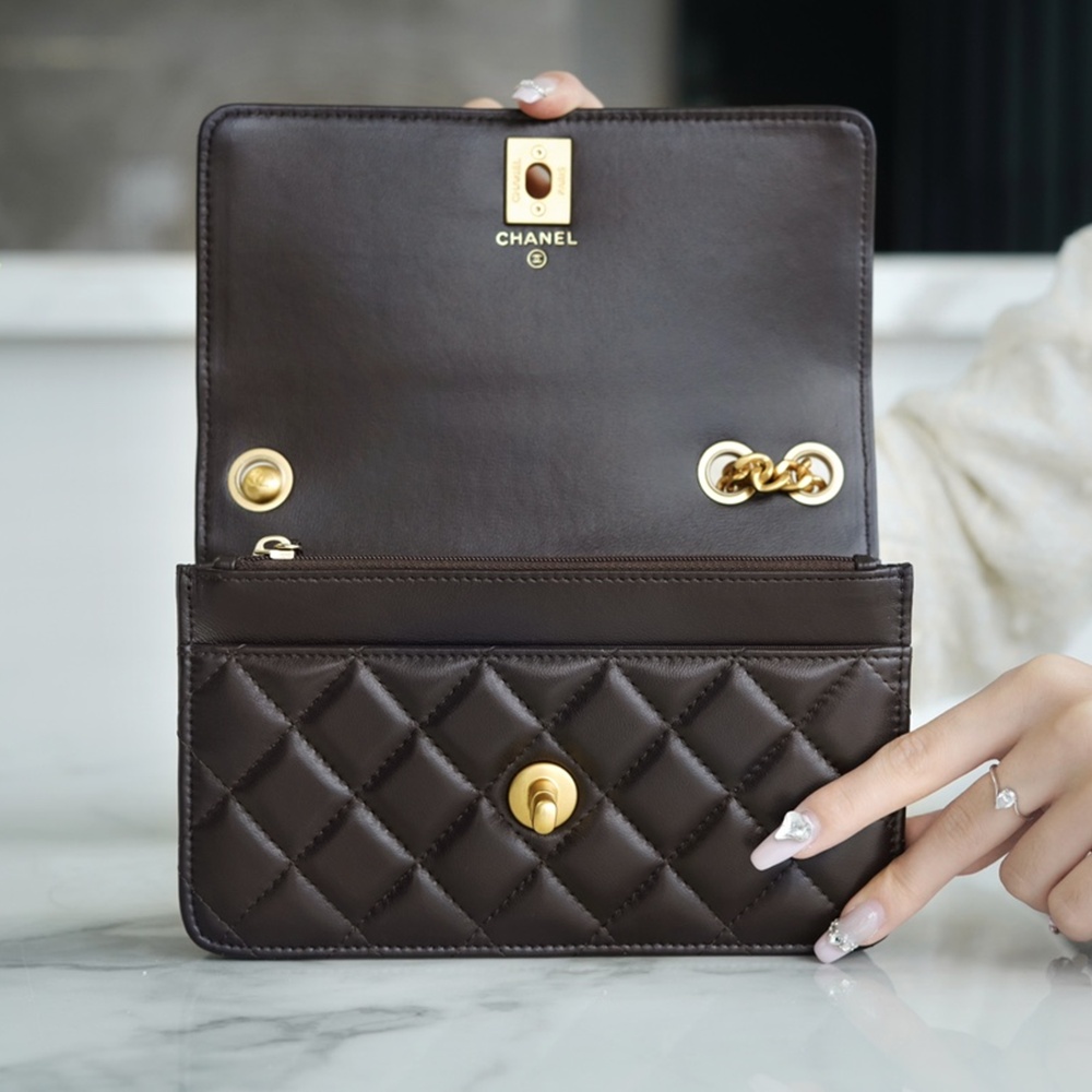 [CHANEL] CHANEL - 샤넬 logo 크로스 WOC 클래식 COCO체인 가로 19.5cm 세로 12cm 폭 4 cm