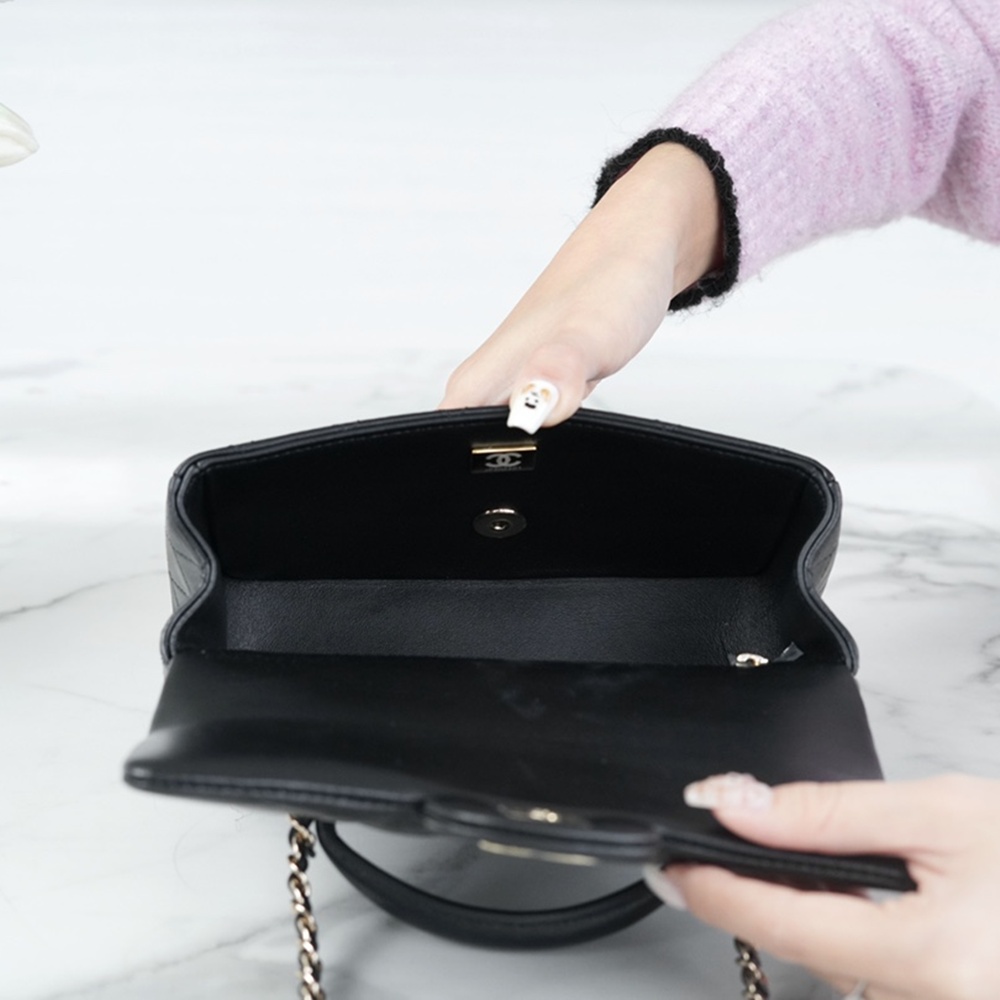 [CHANEL] 샤넬 Classic Flap 미니 플랩 백 20.5 x 12.5 x 6.5 cm 미듐25.5 스몰23 엑스라지35 cm