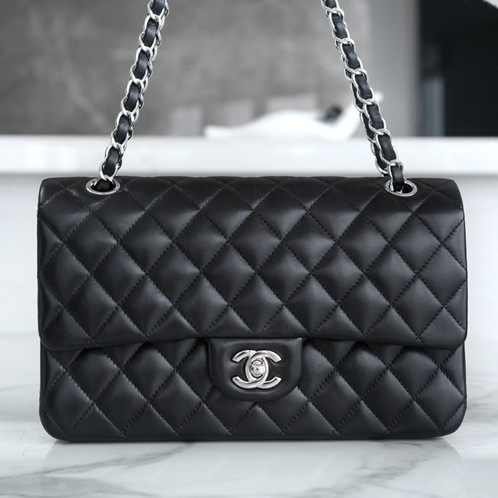 [CHANEL] 샤넬 Classic Flap 미니 플랩 백 20.5 x 12.5 x 6.5 cm 미듐25.5 스몰23 엑스라지35 cm