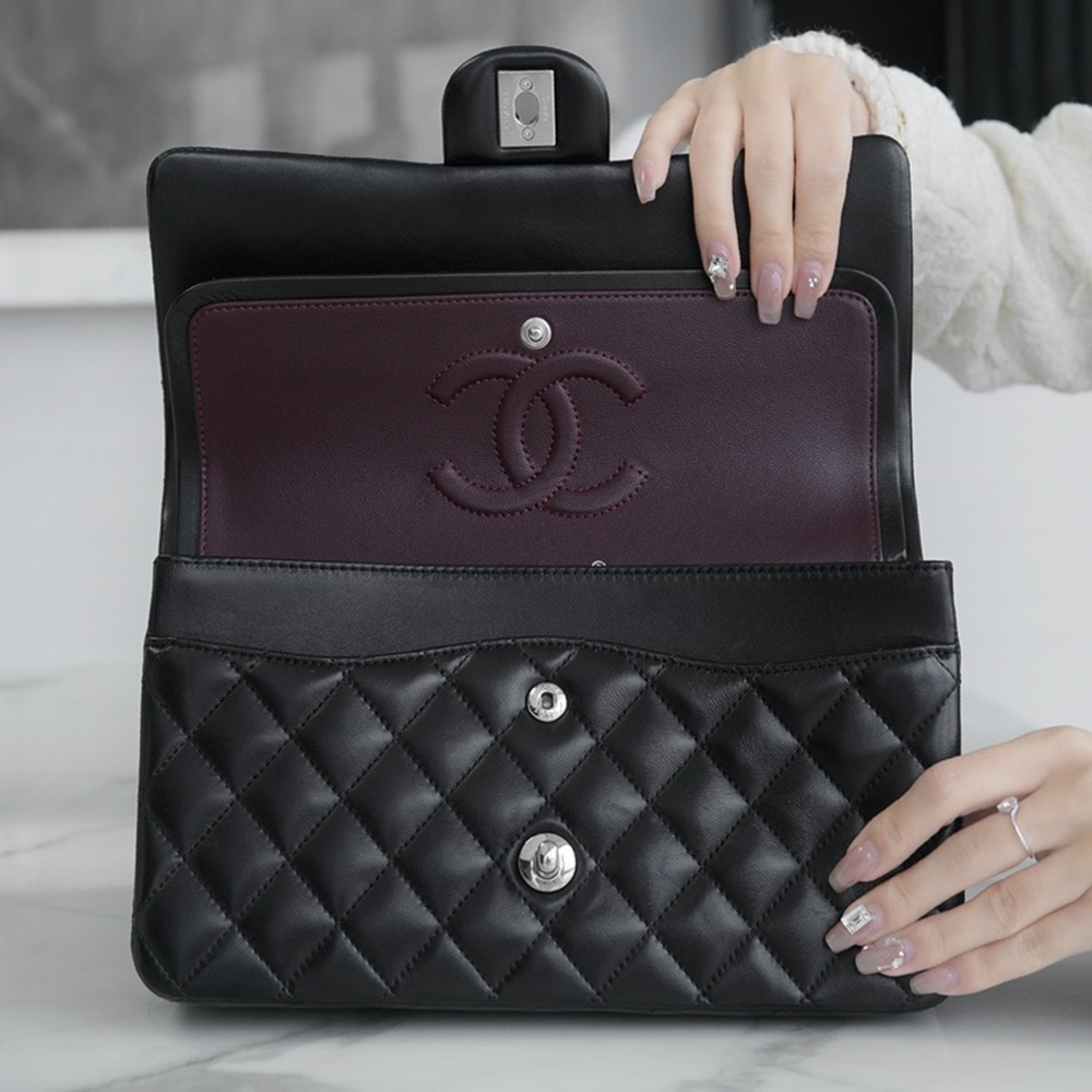 [CHANEL] 샤넬 Classic Flap 미니 플랩 백 20.5 x 12.5 x 6.5 cm 미듐25.5 스몰23 엑스라지35 cm