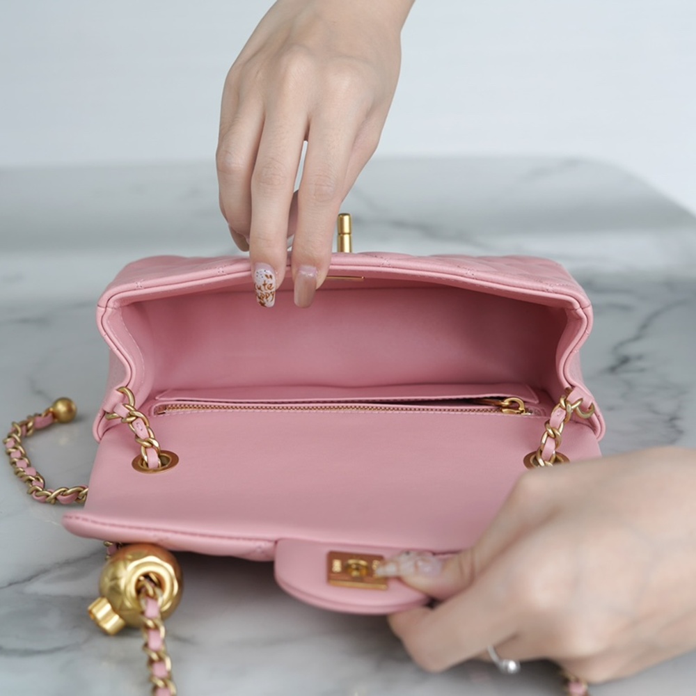 [CHANEL] 샤넬 Classic Flap 플랩 백 미니 20cm x 12cm x 6cm