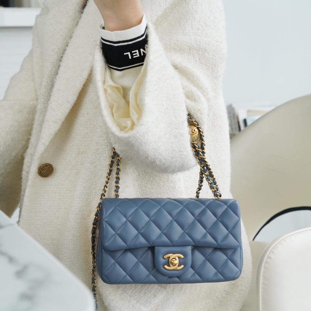 [CHANEL] 샤넬 Classic Flap 플랩 백 미니 20cm x 12cm x 6cm