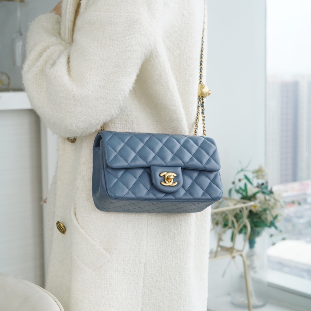 [CHANEL] 샤넬 Classic Flap 플랩 백 미니 20cm x 12cm x 6cm