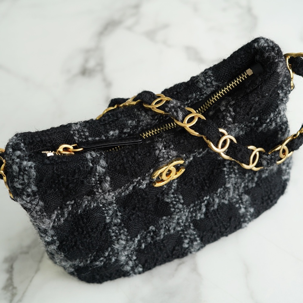 [CHANEL] CHANEL- 샤넬 로고 hobo 호보백 20 23 25 28 31 cm