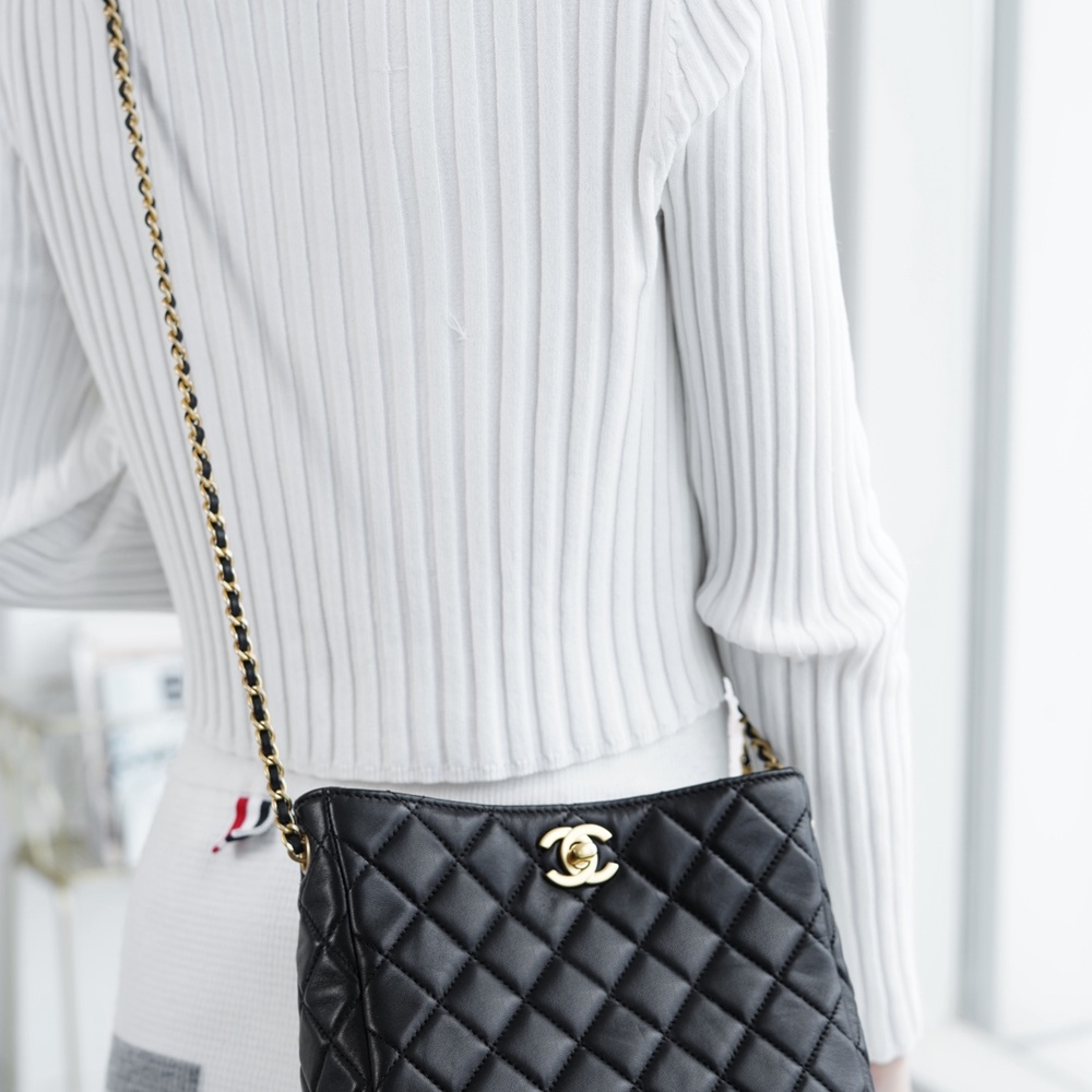 [CHANEL] CHANEL- 샤넬 로고 hobo 호보백 20 23 25 28 31 cm