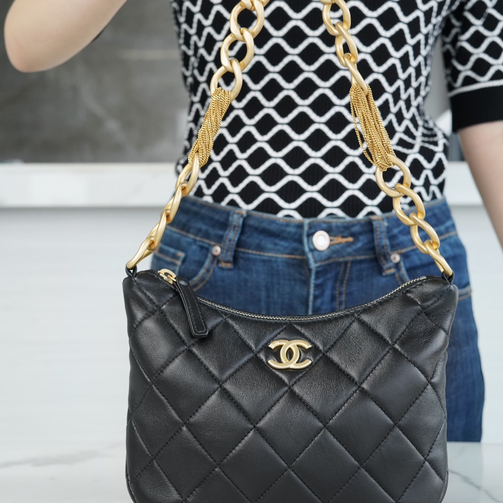 [CHANEL] CHANEL- 샤넬 로고 hobo 호보백 20 23 25 28 31 cm