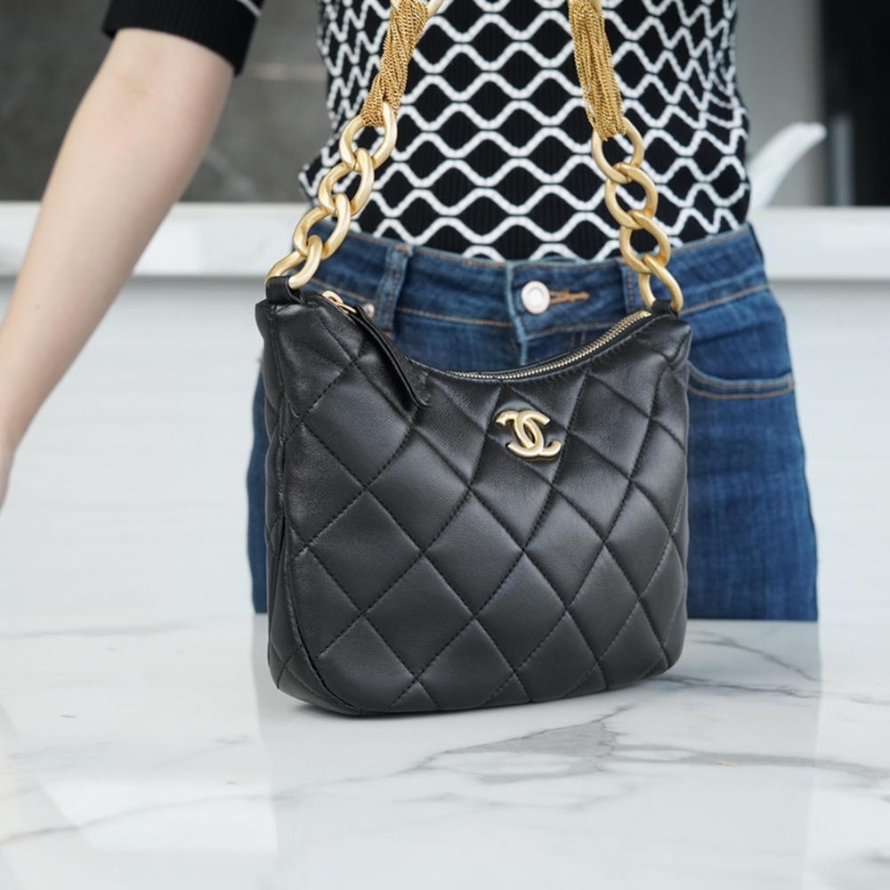 [CHANEL] CHANEL- 샤넬 로고 hobo 호보백 20 23 25 28 31 cm