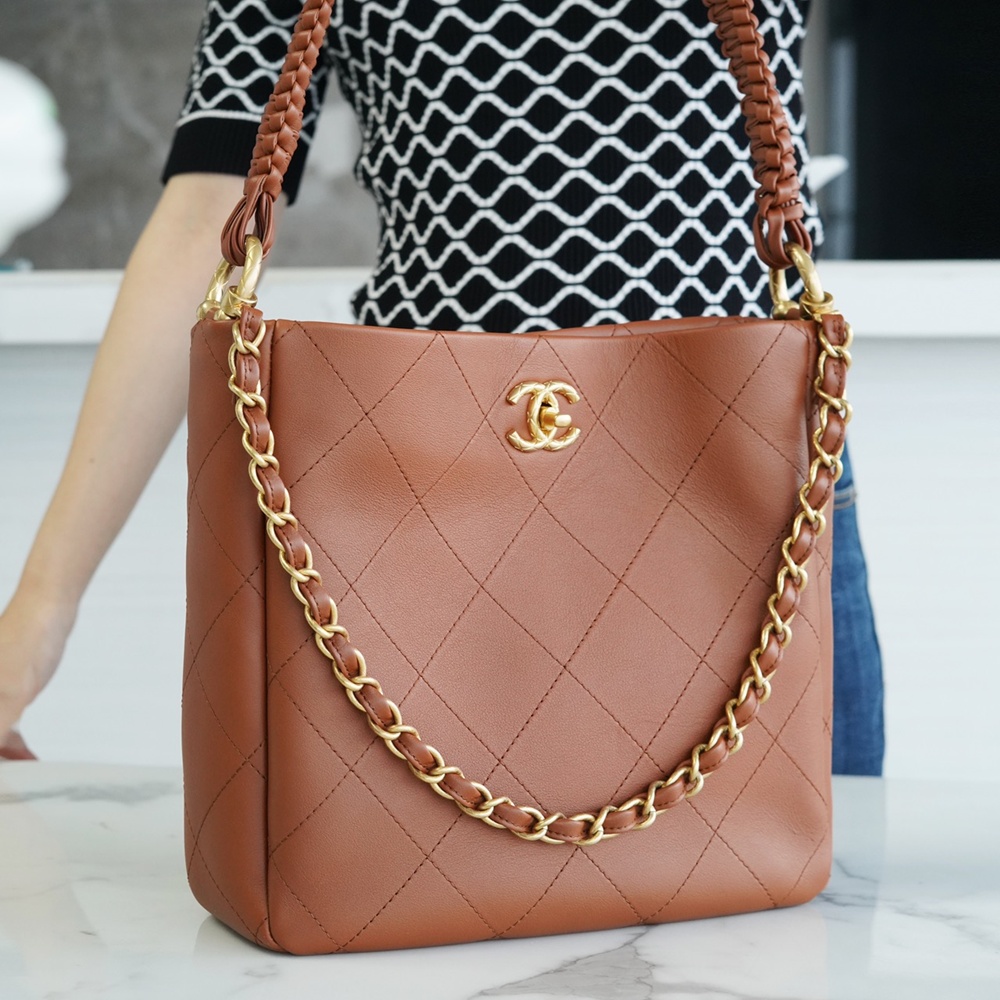 [CHANEL] CHANEL- 샤넬 로고 hobo 호보백 20 23 25 28 31 cm