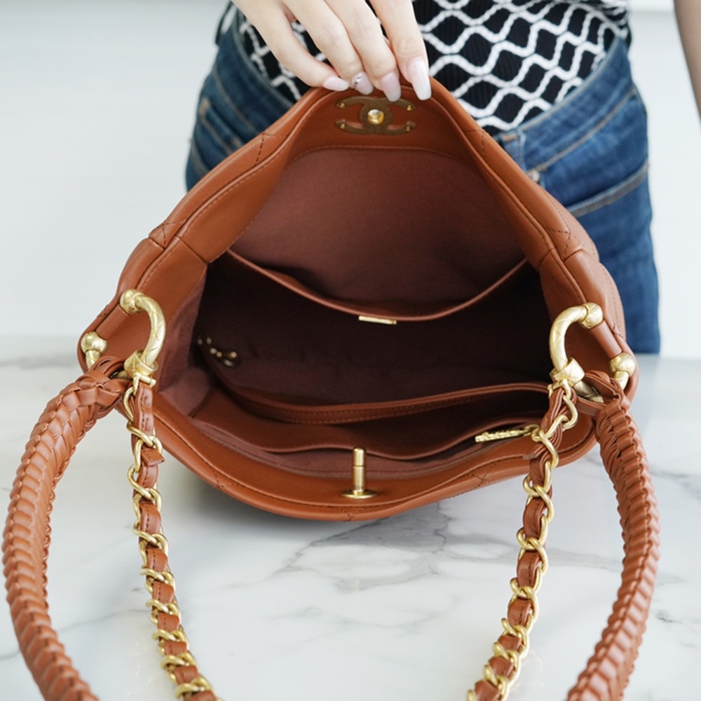 [CHANEL] CHANEL- 샤넬 로고 hobo 호보백 20 23 25 28 31 cm